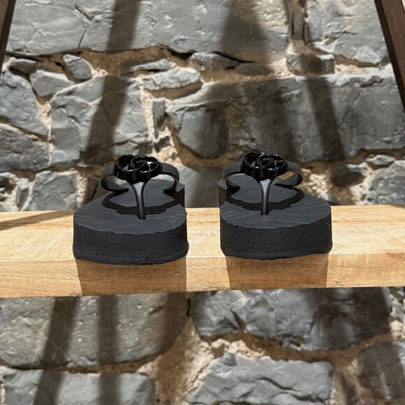 Gucci GG Chevron Platform Thong Sandals - Picture 2 of 12